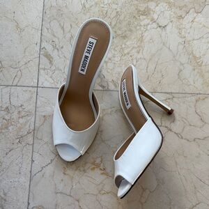 Steve Madden White Peep Toe Stiletto Mules